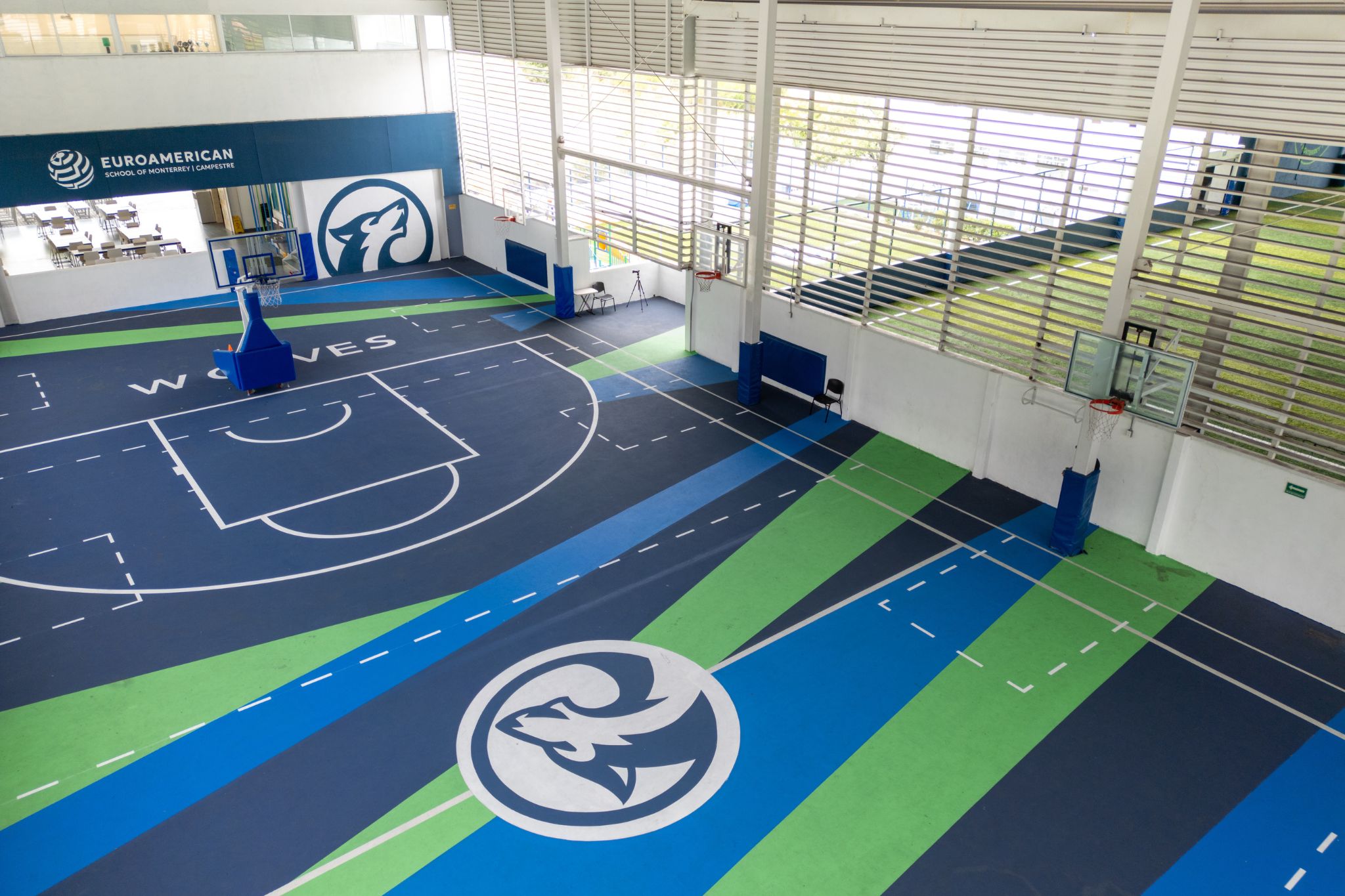 Cancha techada pasto sintético colegio privado Monterrey