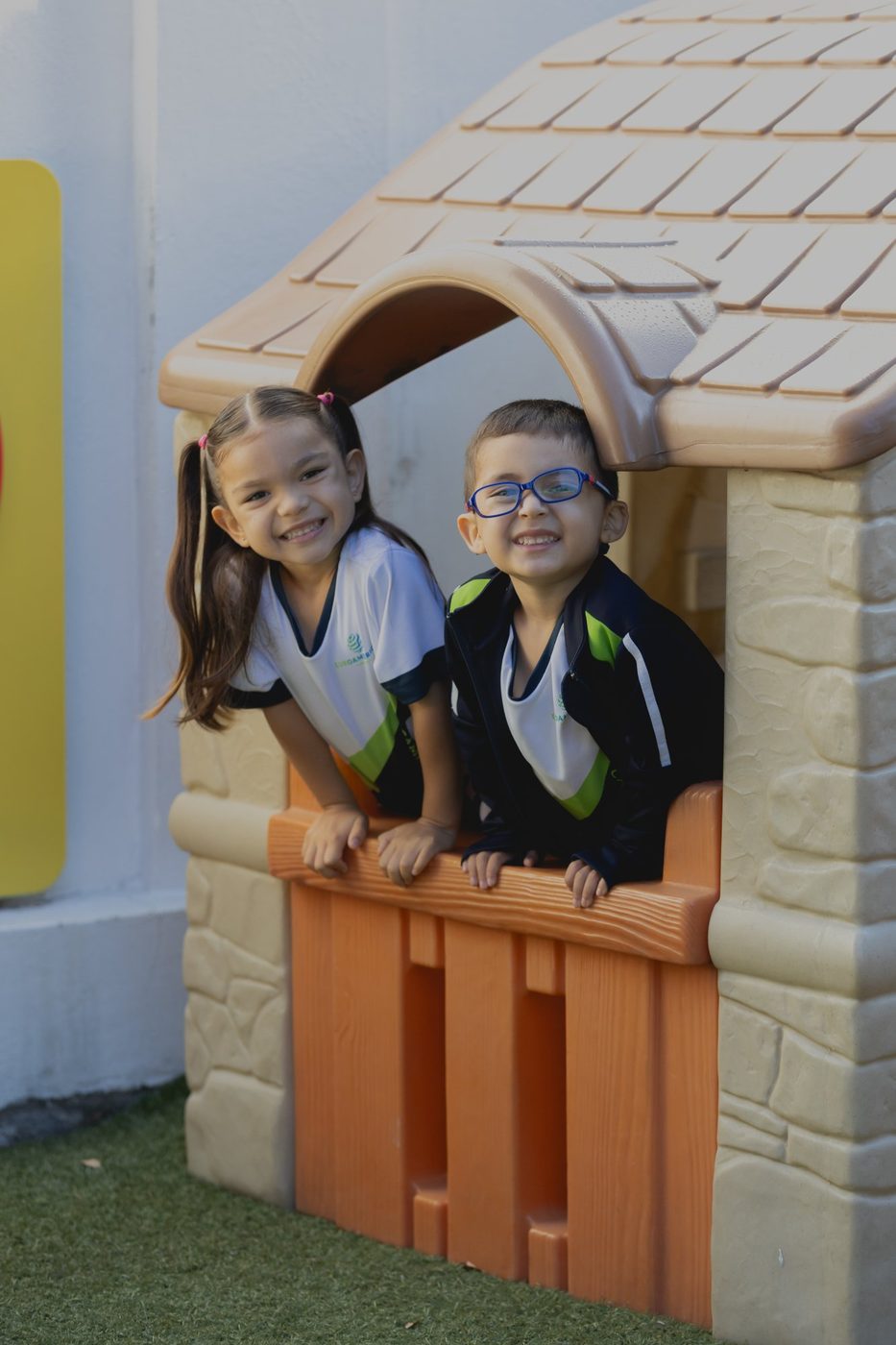 Alumnos de preescolar felices en el patio, Euroamerican Campestre San Pedro Garza García